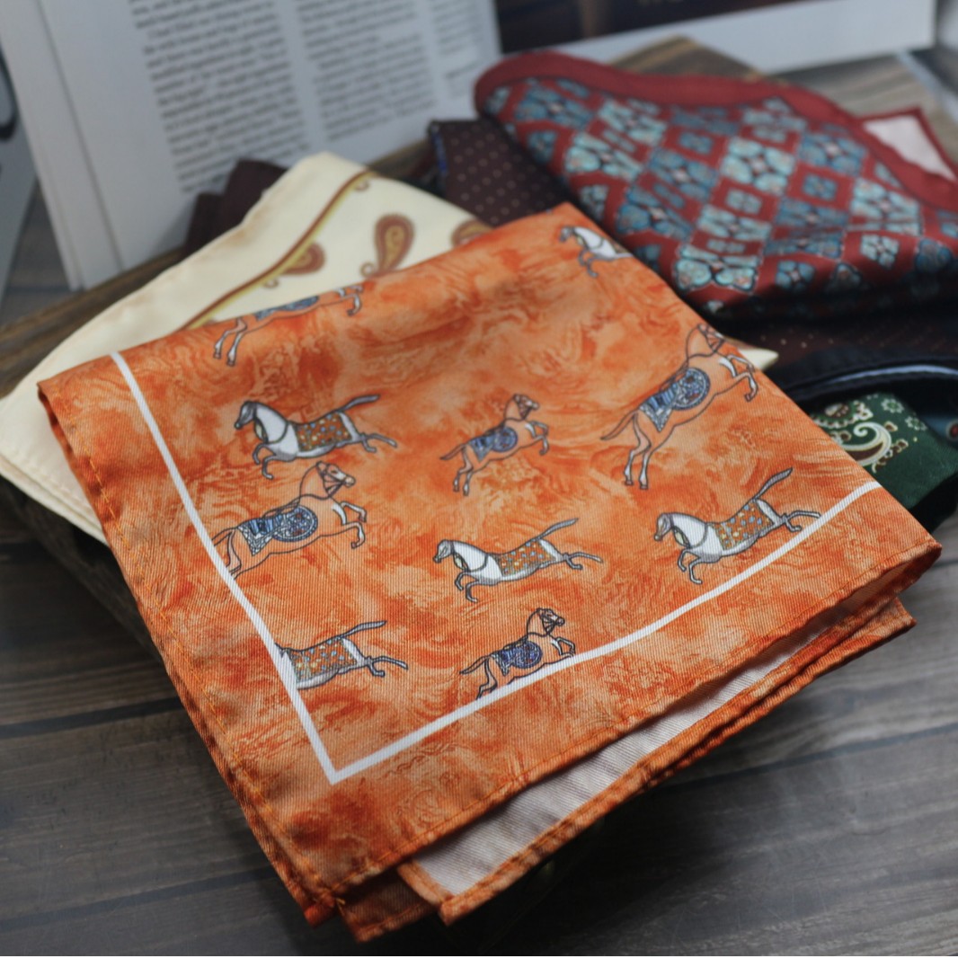 Fazzoletto da taschino vintage - Men Formal Wear With Scarf recensione e prezzo