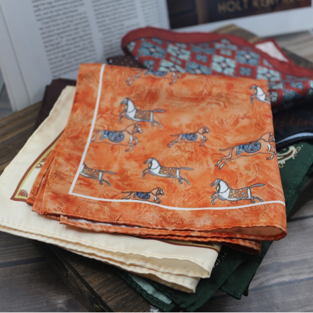 Fazzoletto da taschino vintage - Men Formal Wear With Scarf recensione e prezzo